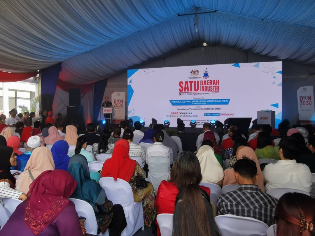 madiustangau's tweet photo. #UsahawanWiraEkonomi #KoperasiPemacuUsahawan tema Pelancaran Satu Daerah Satu Industri (SDSI) Peringkat Negeri Sabah yg saya lancarkan di Imagi, #KK bagi pihak YAB Ketua Menteri pada Jam11.30am pagi tadi. ⁦@MTISabah⁩ ⁦@MEDMalaysia⁩ ⁦@DIDRSabah⁩ #SabahIndustries https://t.co/cYErlYq4LT