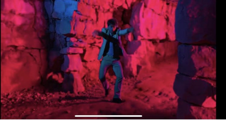 ARAB_ADELE's tweet photo. • [ تحديث ]: اديل تحدث بالانستقرام (الترجمة):
" ثقتي المخلصه و حبي الابدي ل/@JackPenate ها هو يرقص مرتدياً سترة ذات لون نعناعيّ ويغني من كل قلبه!!! لقد حصلت على صفقة تسجيلي من مديري واتفاق نشر بسبب هذا الرجل ، لقد جعلني  اخرج من برنامج myspace , كما فعل مع الكثير..+ https://t.co/6rvMtc3opy