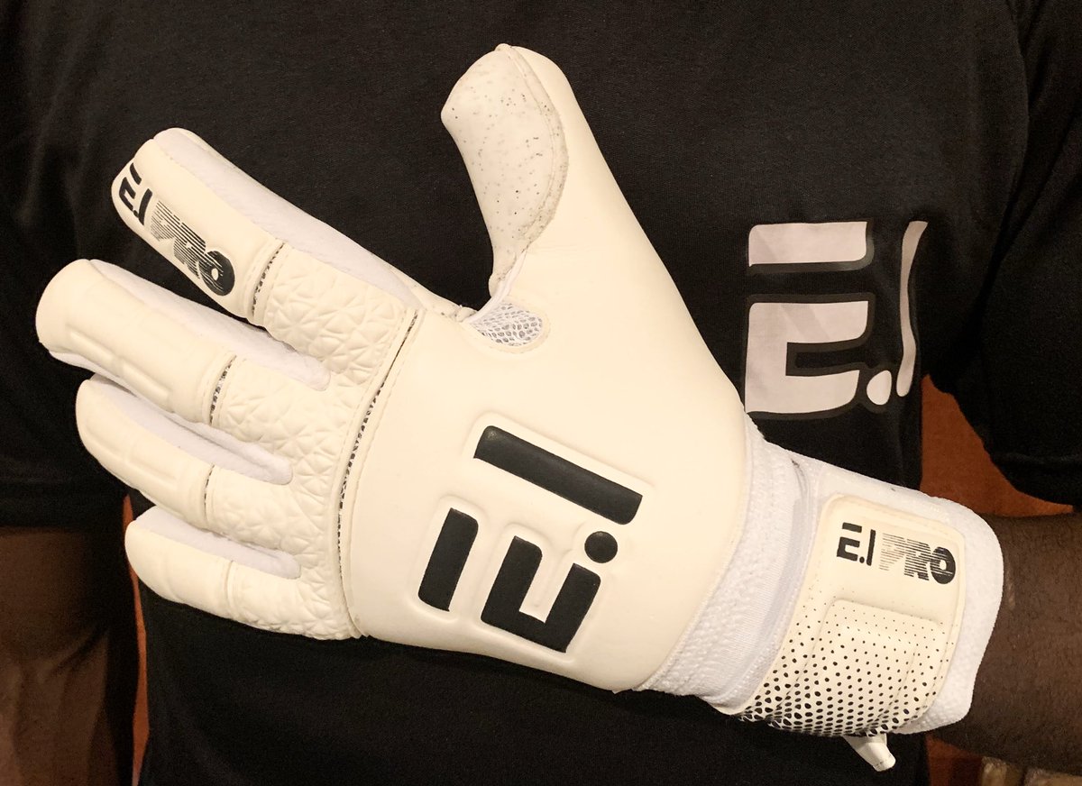 pro_e1's tweet photo. E1 Pro Vol.2 Pure white Negs
Full latex backhand
Double Velcro Strap
3.5mm Latex
Available in both Giga and Quartz latex.
Comfort and performance guaranteed🧤
Direct message for further enquires #goalkeepergloves #negativecut
#e1pro #goalkeepinggloves @glove_gloves @GKUnion https://t.co/GP23d88LeB