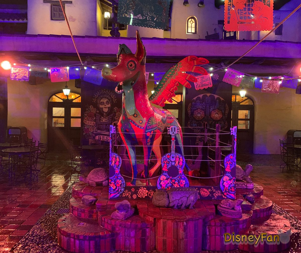 disney_fanfr's tweet photo. Le week-end ☀️ voici quelques photos prise par @thomaslebrat ♥️lors de son séjour de nuit à @disneylandparis
@disneylandparis @thomaslebrat @disney_fanfr #disney #disenyland #disneyinsta #disneyfacebook #disneytwitter #disneygoogle #disneyvideo #disneyphoto #disneylife https://t.co/lbaE5NMuvV