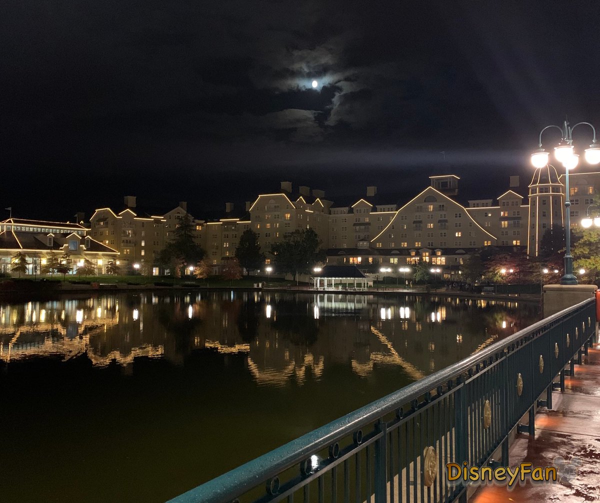 disney_fanfr's tweet photo. Le week-end ☀️ voici quelques photos prise par @thomaslebrat ♥️lors de son séjour de nuit à @disneylandparis
@disneylandparis @thomaslebrat @disney_fanfr #disney #disenyland #disneyinsta #disneyfacebook #disneytwitter #disneygoogle #disneyvideo #disneyphoto #disneylife https://t.co/lbaE5NMuvV