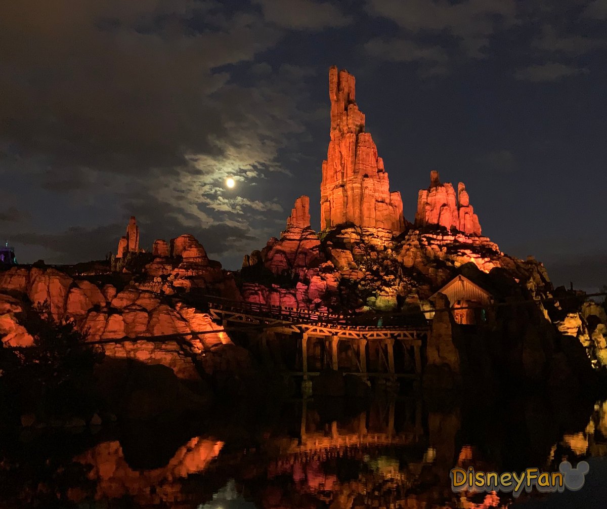 disney_fanfr's tweet photo. Le week-end ☀️ voici quelques photos prise par @thomaslebrat ♥️lors de son séjour de nuit à @disneylandparis
@disneylandparis @thomaslebrat @disney_fanfr #disney #disenyland #disneyinsta #disneyfacebook #disneytwitter #disneygoogle #disneyvideo #disneyphoto #disneylife https://t.co/lbaE5NMuvV