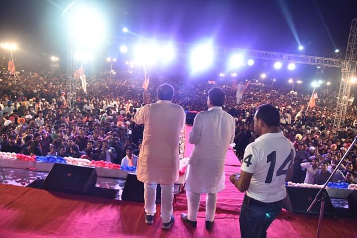gobindkandaHLP's tweet photo. कल मेरी विशाल रैली में हलोपा सुप्रीमो गोपाल कांडा व मशहूर पंजाबी गायक बब्बू मान आये प्रचार और समर्थन में और उन्हें सुनने के लिए हजारों की तादाद में उमड़े लोग। https://t.co/PTTyvTK3f2