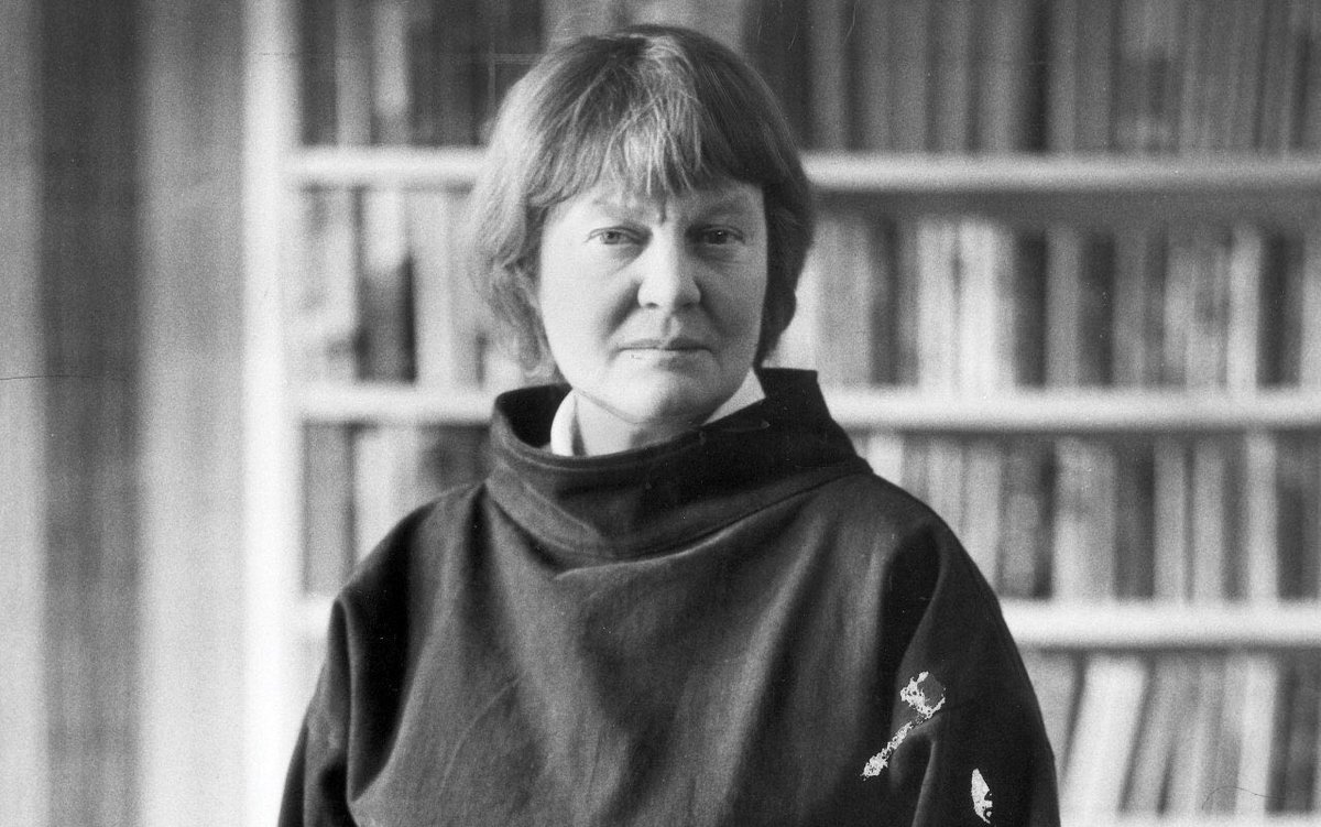 CoreUnav's tweet photo. David Carr starts his talk explaining Iris Murdoch’s conception of the novel and the problems with her idea of the primacy of character in the novel. @IrisMurdoch #CoreConference19 https://t.co/uEAi6wdwvg