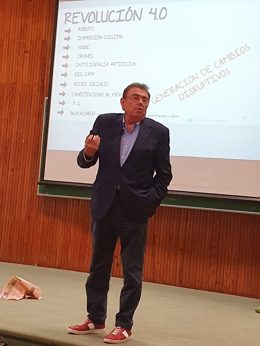 Ayer en el 30 aniversario del Master de liderazgo y gestión de grupos de la Universidad de BARCELONA hable del Líder al borde de un ataque de nervios digitales