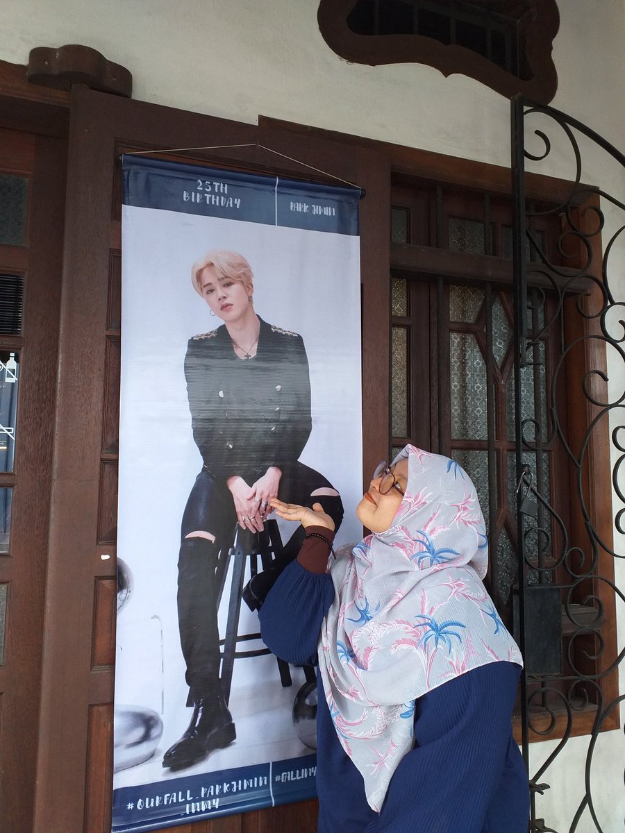 namhooked's tweet photo. 191019 💜💜
Thank you @fateynateynjer @adoranamseok @akidchan_ @WinterBunny_Pu3 @MunJin_Love8592 @meansyoongi @seokjinniebae_
#LovelyJiminDay2019
#FALLINYOUPJM19
#OurFall_ParkJimin_InMY https://t.co/W0AbITPycl