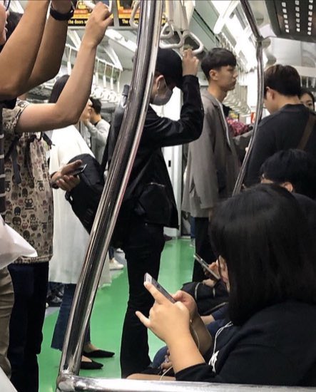 H_Yunseong_'s tweet photo. 윤성아 이게 무슨 일이야...?
우에ㅔㅔ ㅜㅜㅜㅜㅜ
라이더자켓 우와이아아아 ㅜㅠㅠㅠㅠ
황윤성 사랑해 ㅠㅠㅠ https://t.co/ji1meII3Xk
