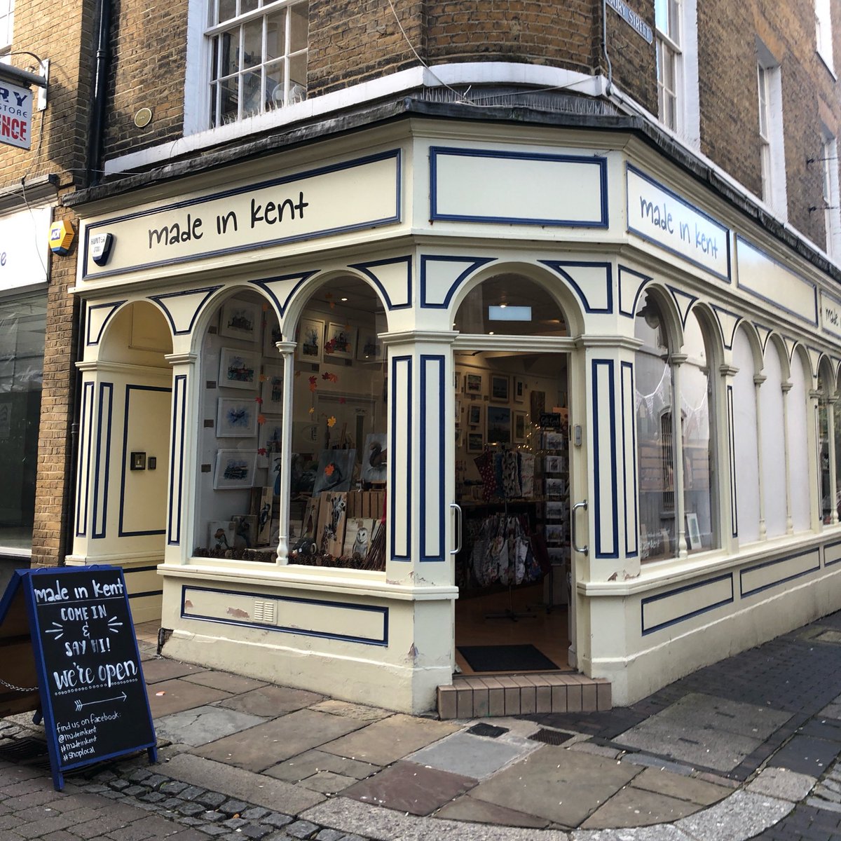 On The Thames tweet media