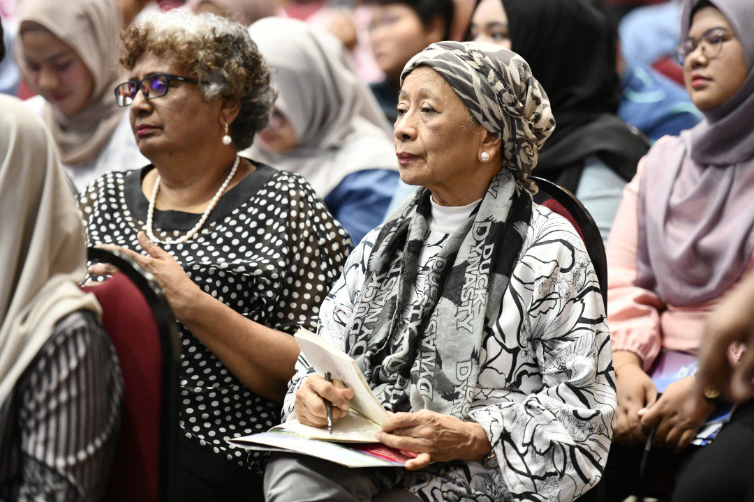 mujahidrawa's tweet photo. Today I spoke at a conference of Harmony at IAIS to share perspective of compassionate policy within the shared prosperity #compassionateislam https://t.co/SdAQxBkwr8