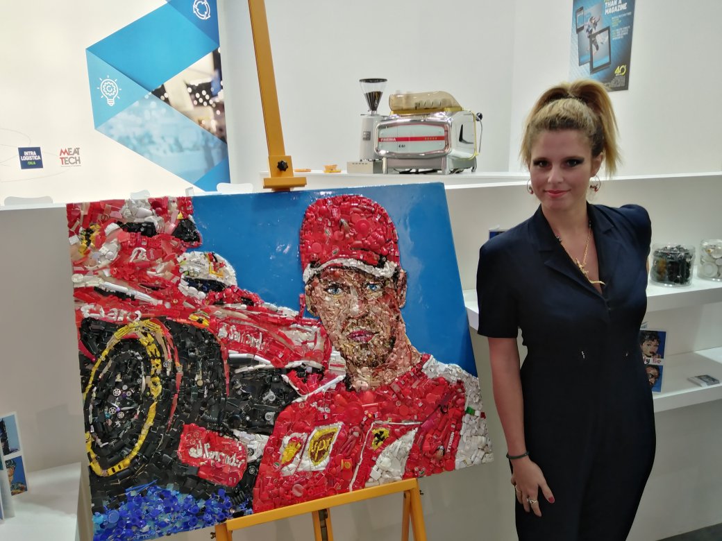 AMP_Amaplast's tweet photo. L' opera è terminata! Venite a vederla dal vivo! The portrait is finished! Come and see it live! Hall 16 A56 #Amaplast #K2019 @LadyBe19 https://t.co/5vzcOZ3Hzc