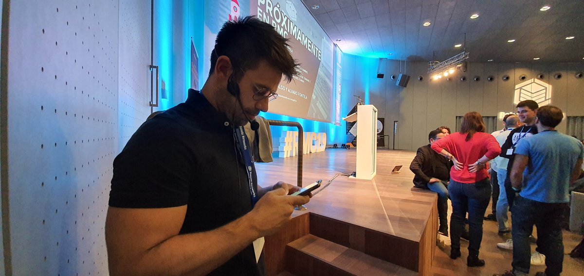 dropalia's tweet photo. Qué maravilla estar en el #RMC19 con @RaiolaNetworks Empezando fuerte @Lu1sma 🤘💪 https://t.co/Jd1CNHDXVn