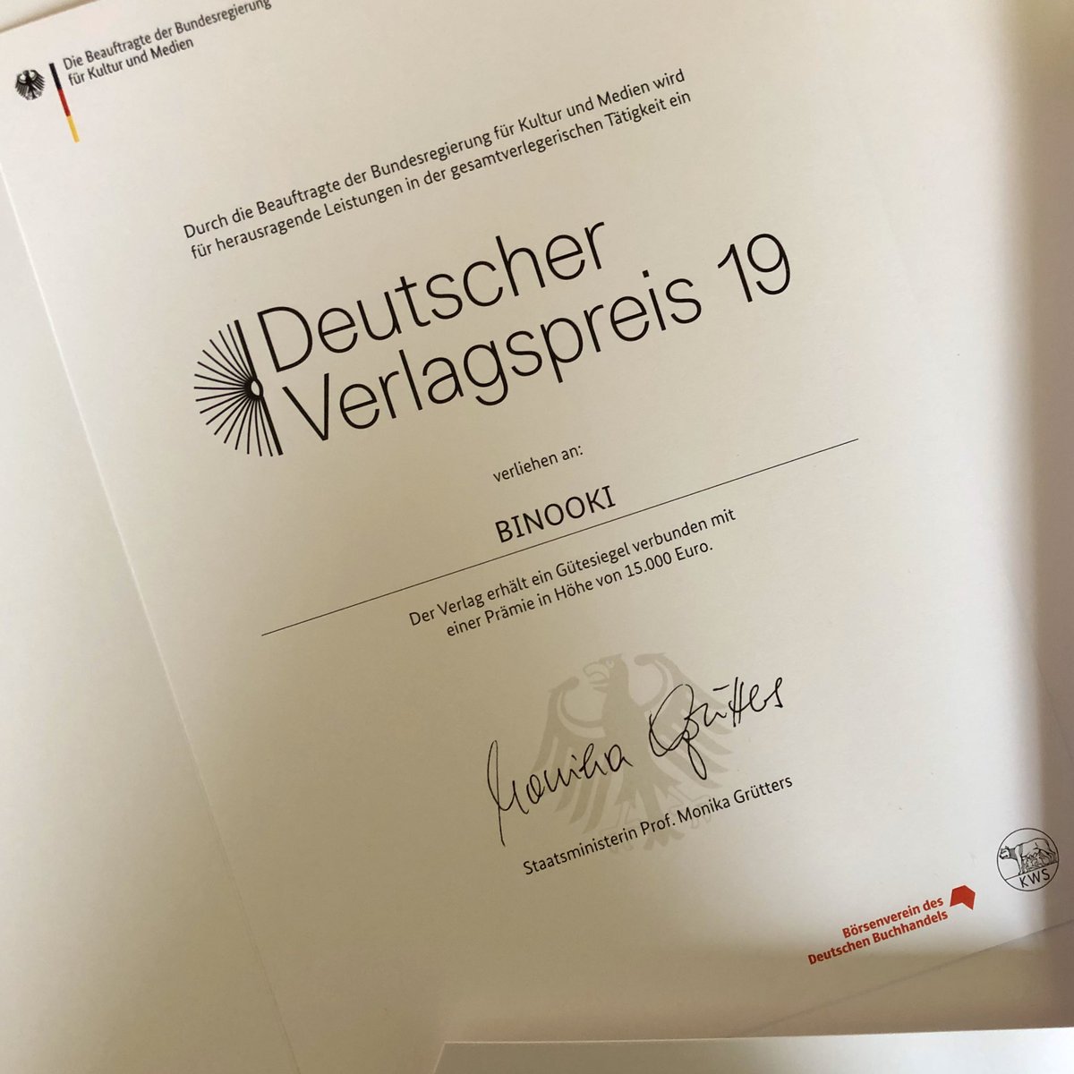 binooki's tweet photo. Gestern vor lauter Aufregung vergessen ein Foto zu machen. So sieht’s aus! #deutscherverlagspreis #fbm19 https://t.co/kA79IDJ8zo