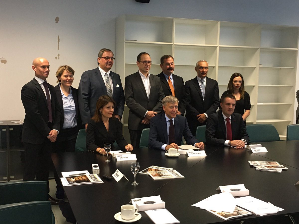 MattMWheeler's tweet photo. @KasonIndustries hosting @FS_Consultant Titans of the Industry Roundtable @HostMilano! Thank you @middlebycooking @AliGroupFS @irinoxspa, @GroupMEIKO, @RATIONAL_AG, @FagorIndustrial @mkn_chefschoice https://t.co/vw9pvlBuvX