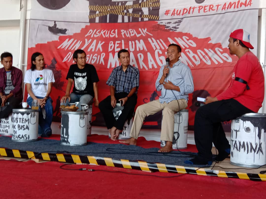 obontabroni's tweet photo. Diskusi dengan anak anak muda Bekasi yang perduli tentang lingkungan, terutama Di Muara Gembong lebih khusus dampak tumpahan minyak di Laut Utara Bekasi .
#savemugo https://t.co/OZhjPn5ouw