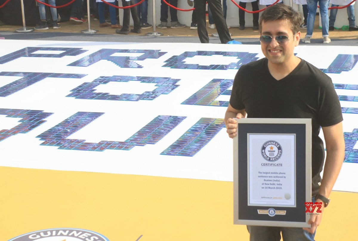 BibinAlexander_'s tweet photo. @MadhavSheth1 1) The captain #realme is Ayushmann Khurrana 
@ayushmannk

2) Realme 3 campaign won Guinness World Record

3) Rahul Jhangiani @rahuljhangiani shot #LightsCameraPremium

#realmeFestiveMarathon #RealFestiveQuiz 
@MadhavSheth1 @realmemobiles 

Join now
@kapil_vinayak_
@Stubborn001 https://t.co/fNOqGIUQBp