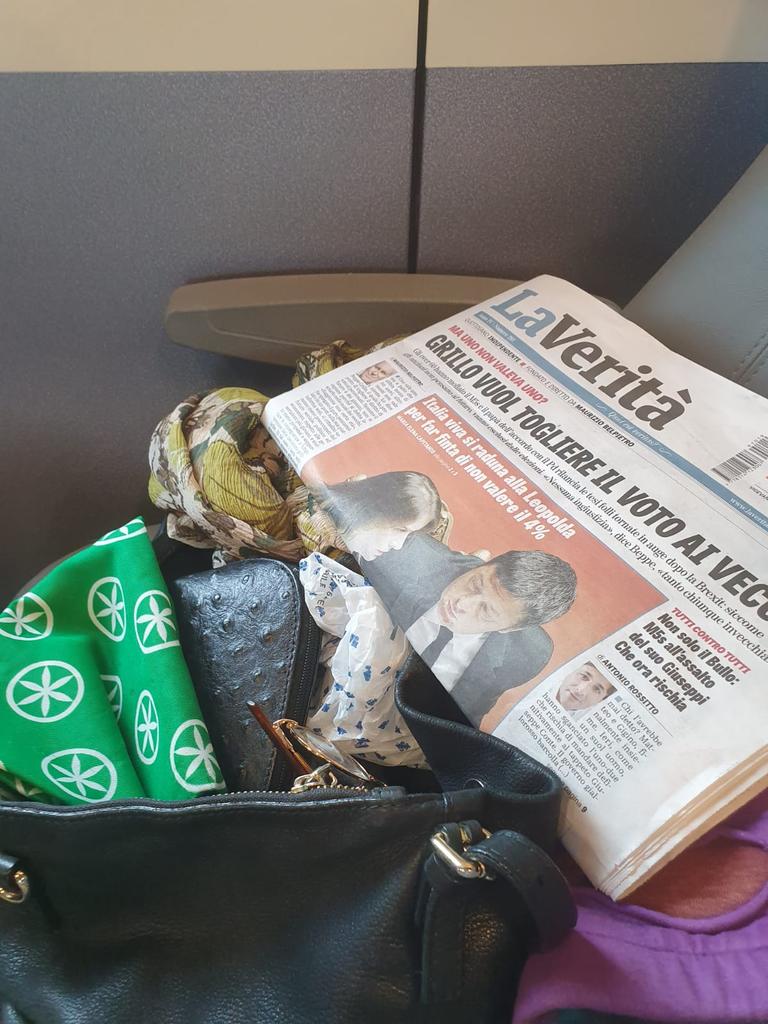 La mia vicina di posto in treno è andata a bersi un caffè e mi ha chiesto se le guardo la borsa
#piazzasangiovanni #roma #ilsabatoleghista