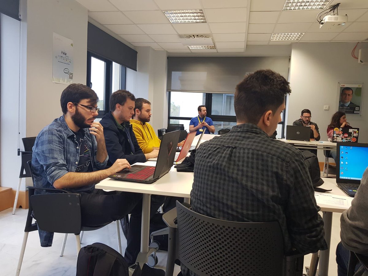 SpaceAppSVQ's tweet photo. Damos comienzo al #spaceappSVQ 🚀.  ¡Mucha suerte a todos nuestros participantes! ⚡️#NASA #Sevilla https://t.co/XYJajXG4t0