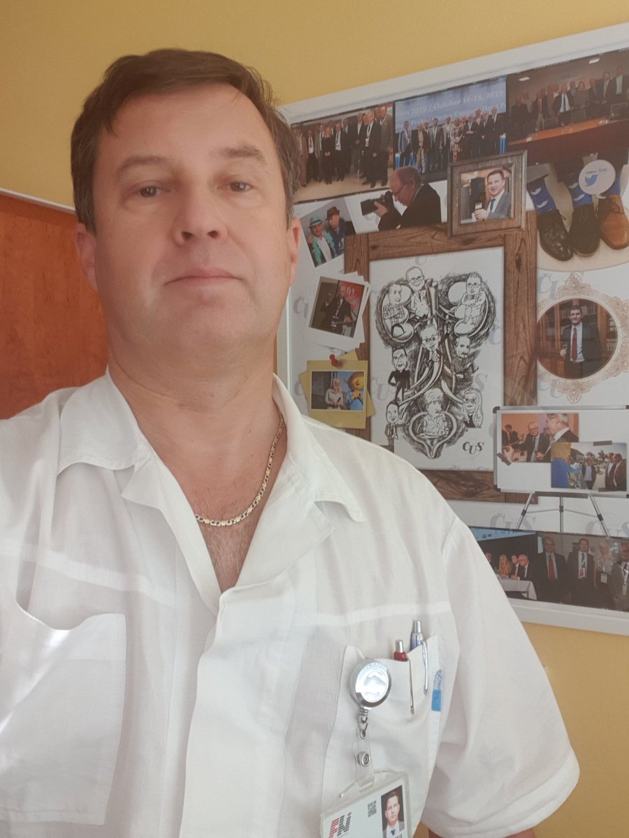 milanhoraplzen's tweet photo. #CUS19 v Praze skončil. Jsem zpět v práci @Urology_Plzen @FNPlzen. Víkendová příslužba. Dárek od již emeritního předsedy @CUS_CLS_JEP @MarekBabjuk už visí. Díky za vše Marko. #uroczech https://t.co/TspAuVcUBm