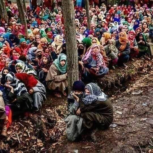 urdushayari2020's tweet photo. #76Day
کشمیر میں ظلم کی انتہا کی جاری رہی ہے دنیا کے سامنے جھوٹ بولا جا رہا ہے کشمیر میں سب ٹھیک ہے میں پوچھتی ہوں پاکستان میں کشمیر کے نام پر خاموشی کیوں ہوگئی ہے آج 76 روز ہوگیا ہے پر ہماری گورنمنٹ اور ہمارے میڈیا نےکشمیر بات کرنا بھی ضروری نہیں سمجھا
https://t.co/e7tbMvtZsu https://t.co/62vlUIkicq