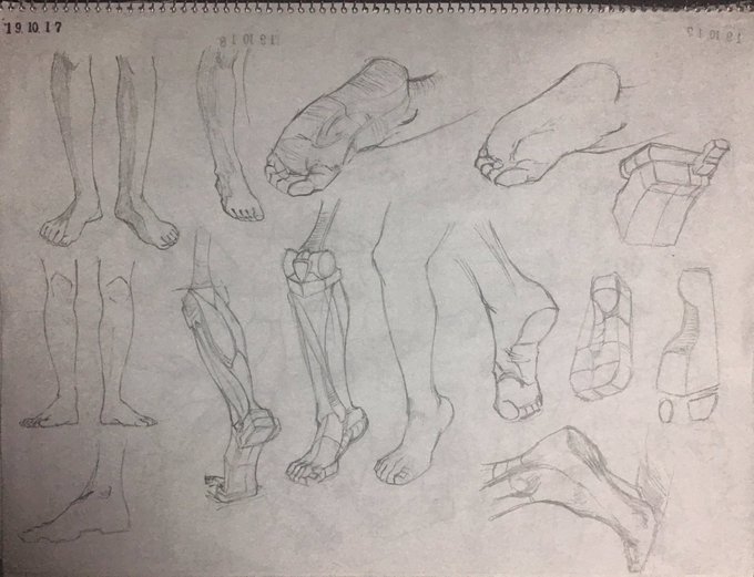 足首が描けないことに気がついたので、ここ数日は足首ばっかり描いてた。
でもいい加減飽きた。 