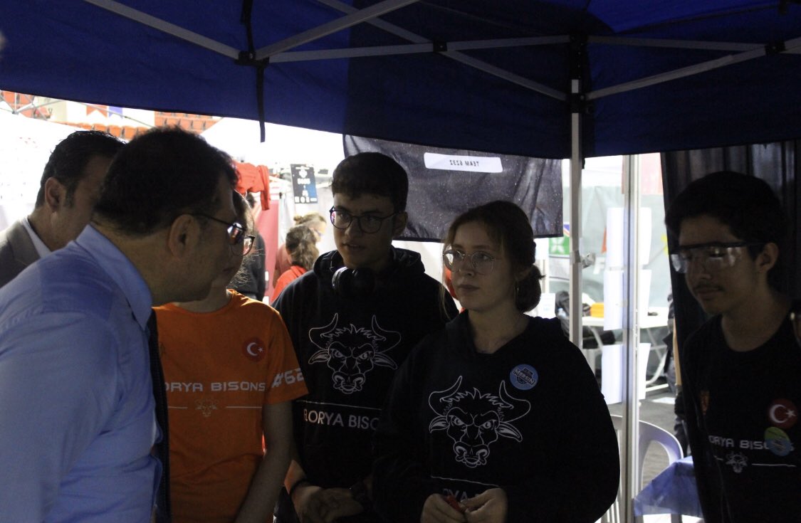 TÜBİTAK başkanı sayın Prof.Dr.Hasan Mandal standımızı ziyaret etti, kendilerine teşekkür ediyoruz. 
#floryabisons #floryabisons6232
#frcturkey #morethanrobot #frcteams #tübitak