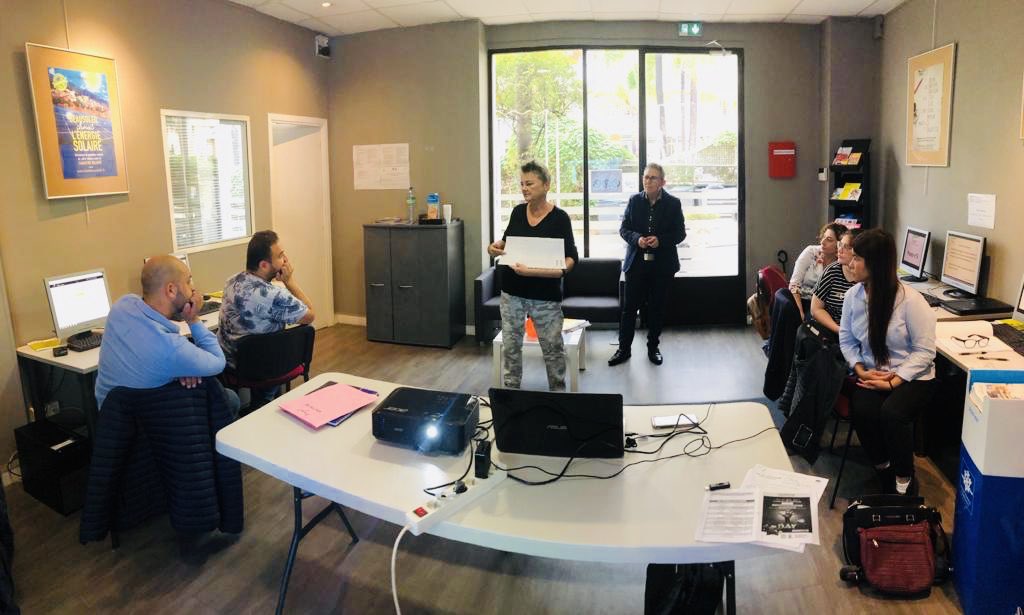 AlexandraBoidi's tweet photo. Dernière ligne droite ....
Bientôt l’examen‼️ 🤞
Aujourd’hui présentation et stage intensif à la MIP 😉.
Une journée studieuse pour nos stagiaires. 
#initiative #projet #examen #certificationvoltaire #tropheeUNCCAS #innovationsociale https://t.co/MSZe8PV2EG
