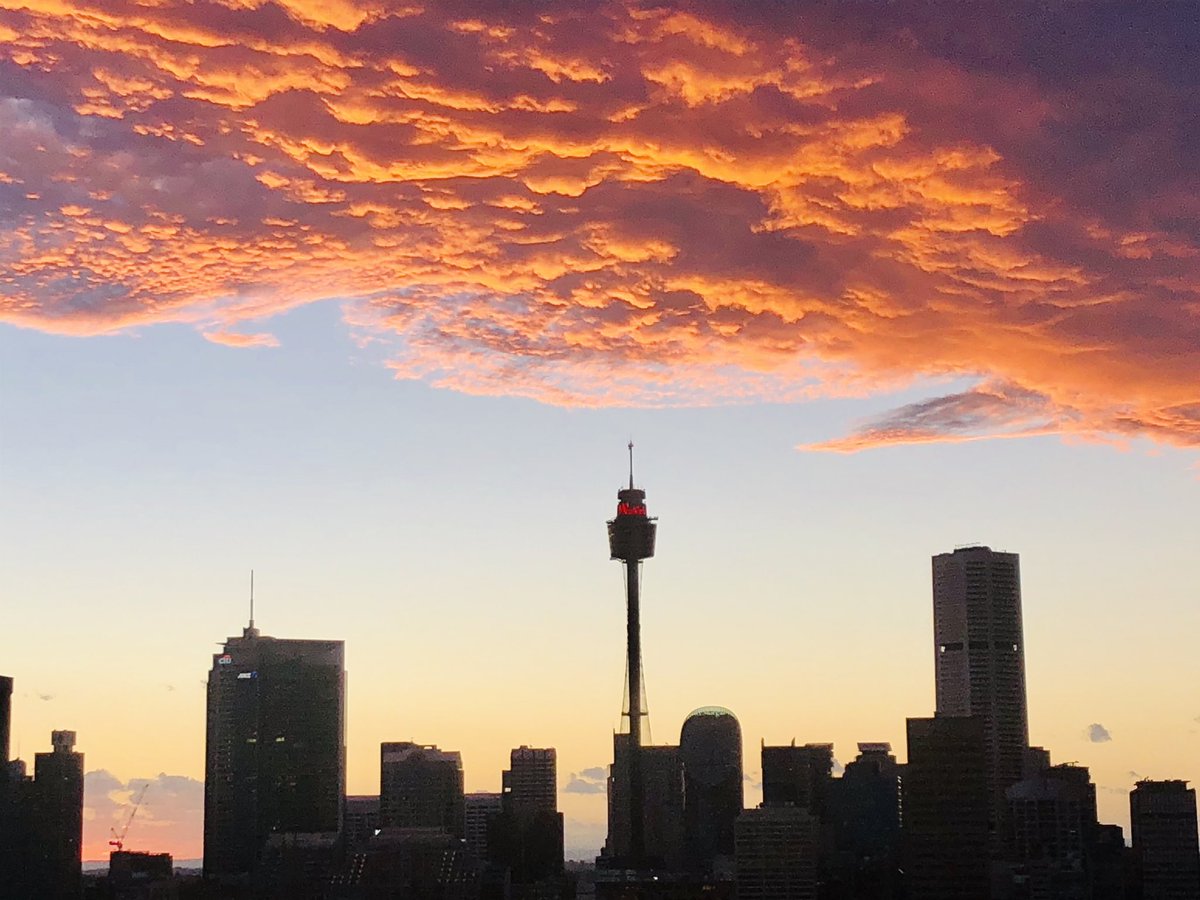 drkerrynphelps's tweet photo. Sunset 🌇 over #Sydney https://t.co/44Wtnz2XiR