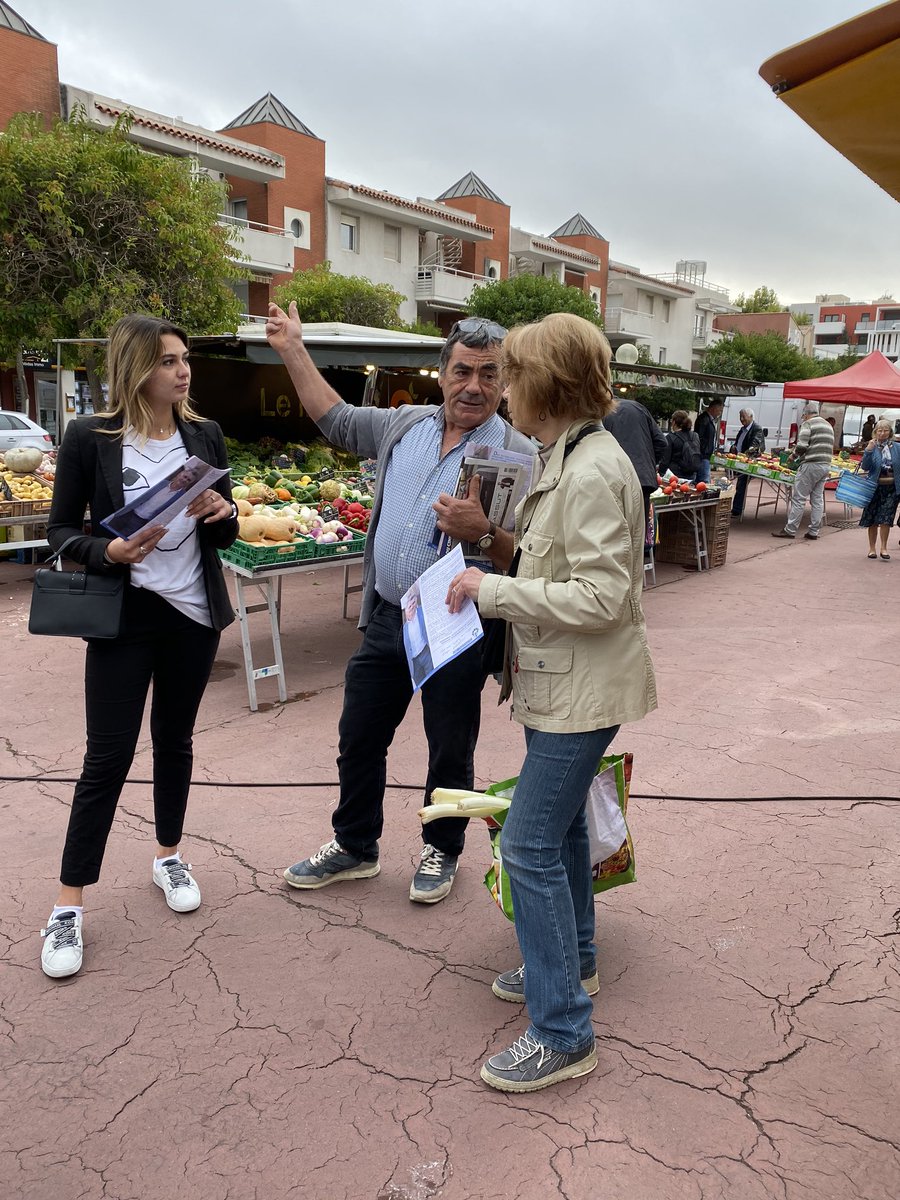 ChaverocheEric's tweet photo. Ce matin, nous sommes à la rencontre des Védasiens, sur la place de l’Ortet, afin de recenser vos demandes et vos besoins pour 2020.
#CHAVEROCHE2020 #MUNICIPALES2020 #SaintJeanDeVedas https://t.co/qvLNI6MywD