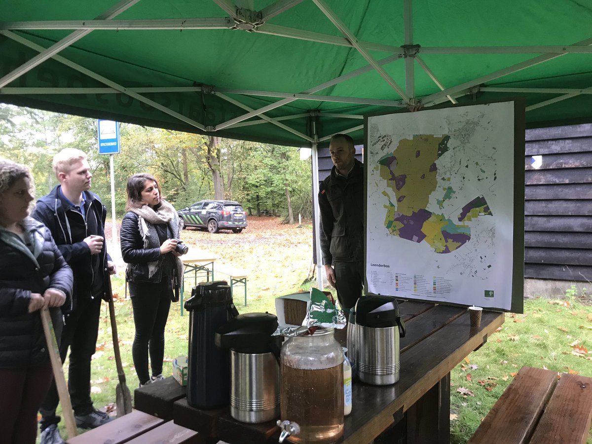 AnneloesLinzel's tweet photo. LIVE: Treeplantday with @UPS https://t.co/PHicTrh5a7
