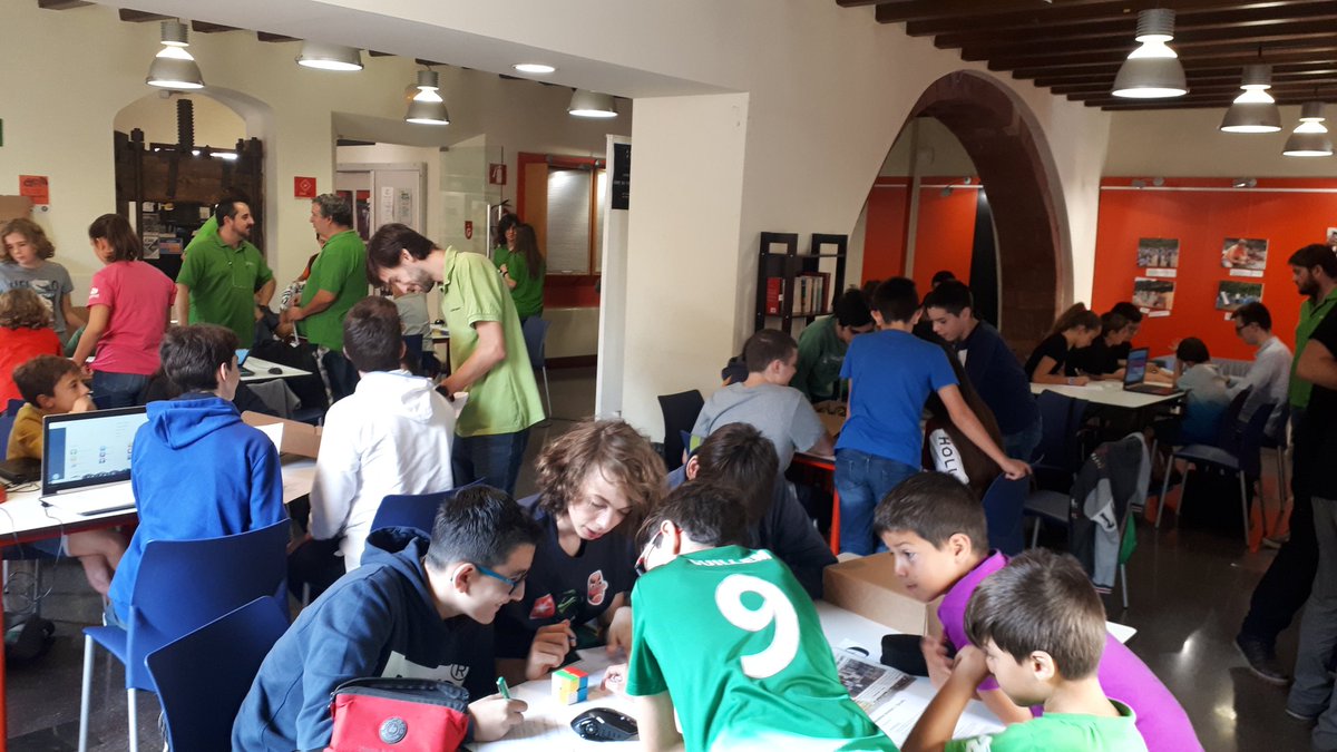 codelearngava's tweet image. Avui a @Gava_Jove Competició de robòtica #Codeathlon de @codelearn_cat Atents al resultats! 👨‍🔬👩‍🔬👨‍💻👩‍💻 Ambientazo!!! @gavatv @RadioGava @GavaEP