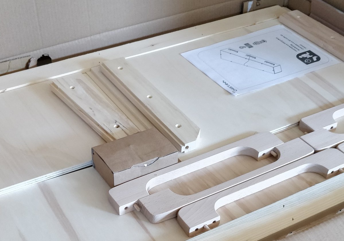 coffininabox's tweet photo. Which coffin manufacturer can claim shipping coffins to Australia, USA, Switzerland, Belgium and Holland in one week? We did! The #CHISTANN unique, flat packed and shipped in a compact box using @FedEx parcel carriers. https://t.co/1ShQxNM4XV