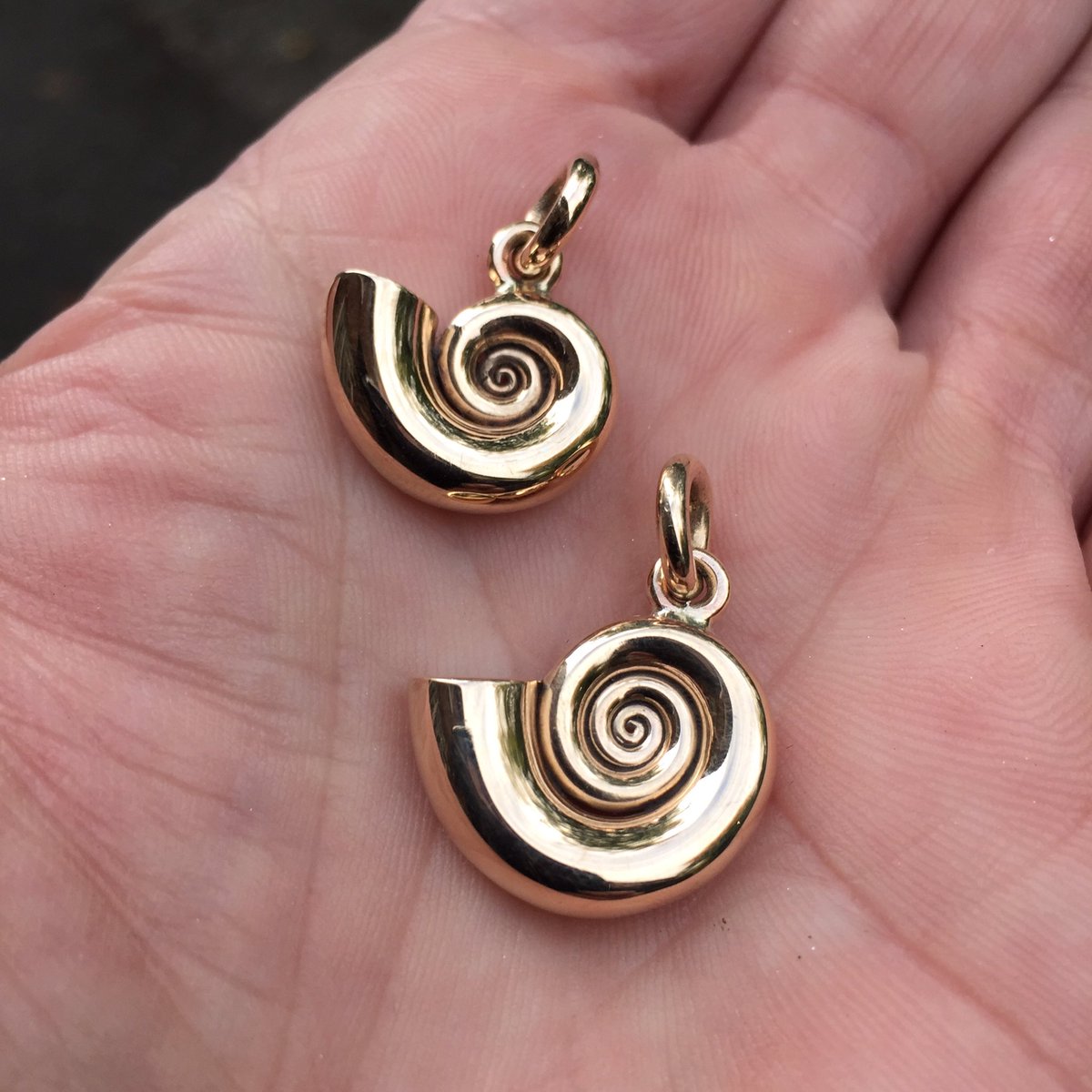 ChristinasWork's tweet photo. #handforged solid #9ctgold #spiral pendants ready to be listed with my next batch, watch this space. Follow me on Instagram @christinarosejewellery to see regular updates. @chestertweetsuk @nwalestweetsuk @angelcakescouse https://t.co/TrTpaYKois