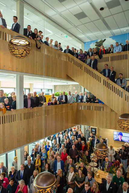 Gisteren opende burgemeester <a href="/sybrandbuma/">Sybrand Buma</a> het nieuwe, duurzame pand van <a href="/AlfaAccountants/">Alfa Accountants en Adviseurs</a> #alfaacc #Leeuwarden op kantoorlocatie #DeWerp. Gefeliciteerd namens <a href="/Gemeente_Lwd/">Gemeente Leeuwarden</a> en @Ondernemend_LWD!