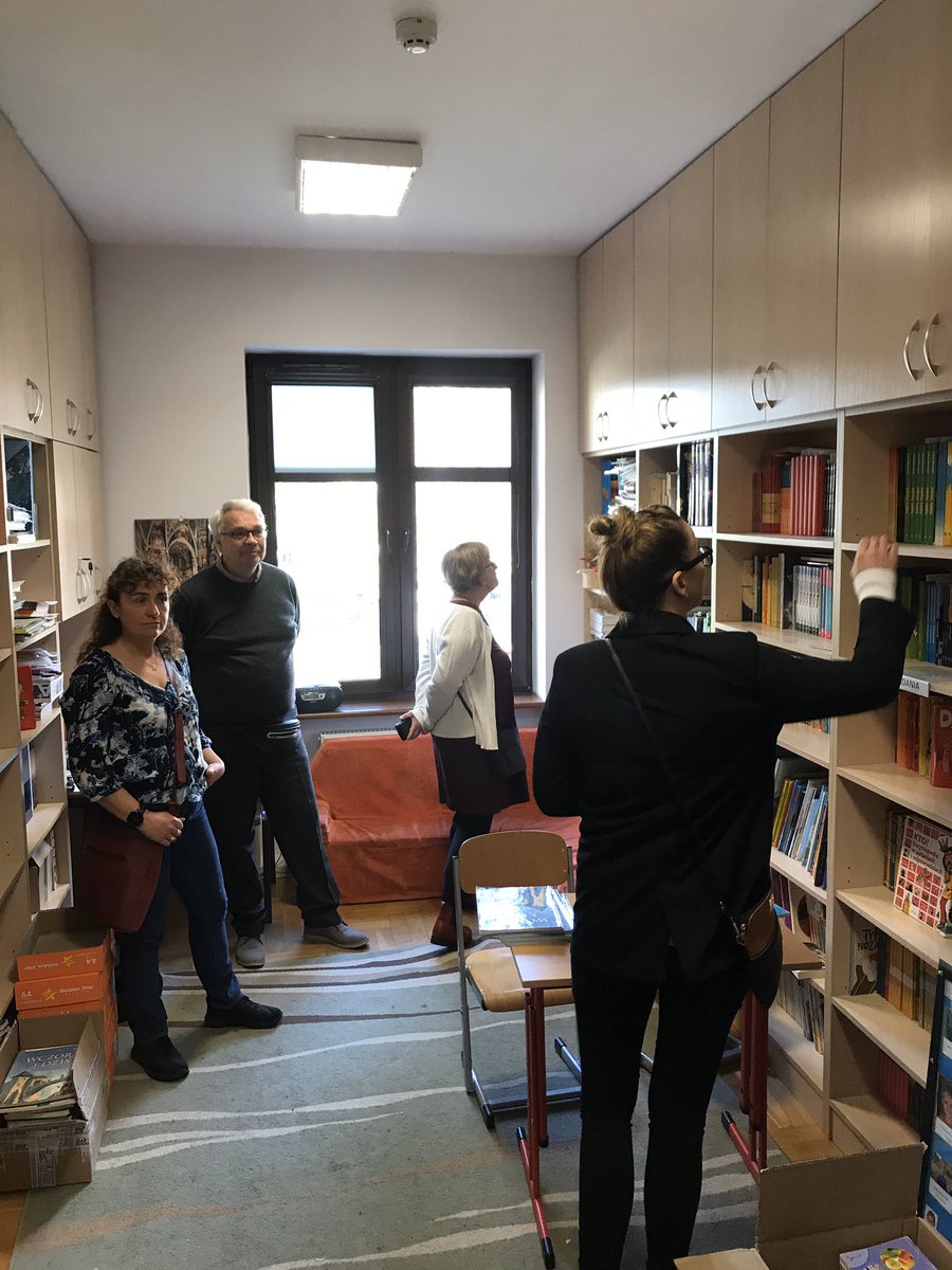 Bókasafnið er ekki stórt í Sokrates einkaskólanum í Gdansk #kopskoli #kopmennt