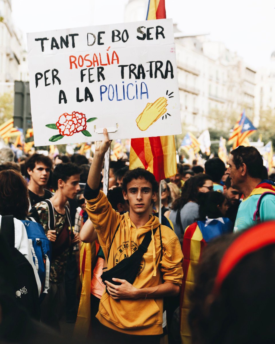 quimet96's tweet photo. Tra-tra #Barcelona #Tsunamidemocratic #bcn #18oVagaGeneral 
📷:Joaquim pujolar/ @quimet96 https://t.co/h38rb1M4fG