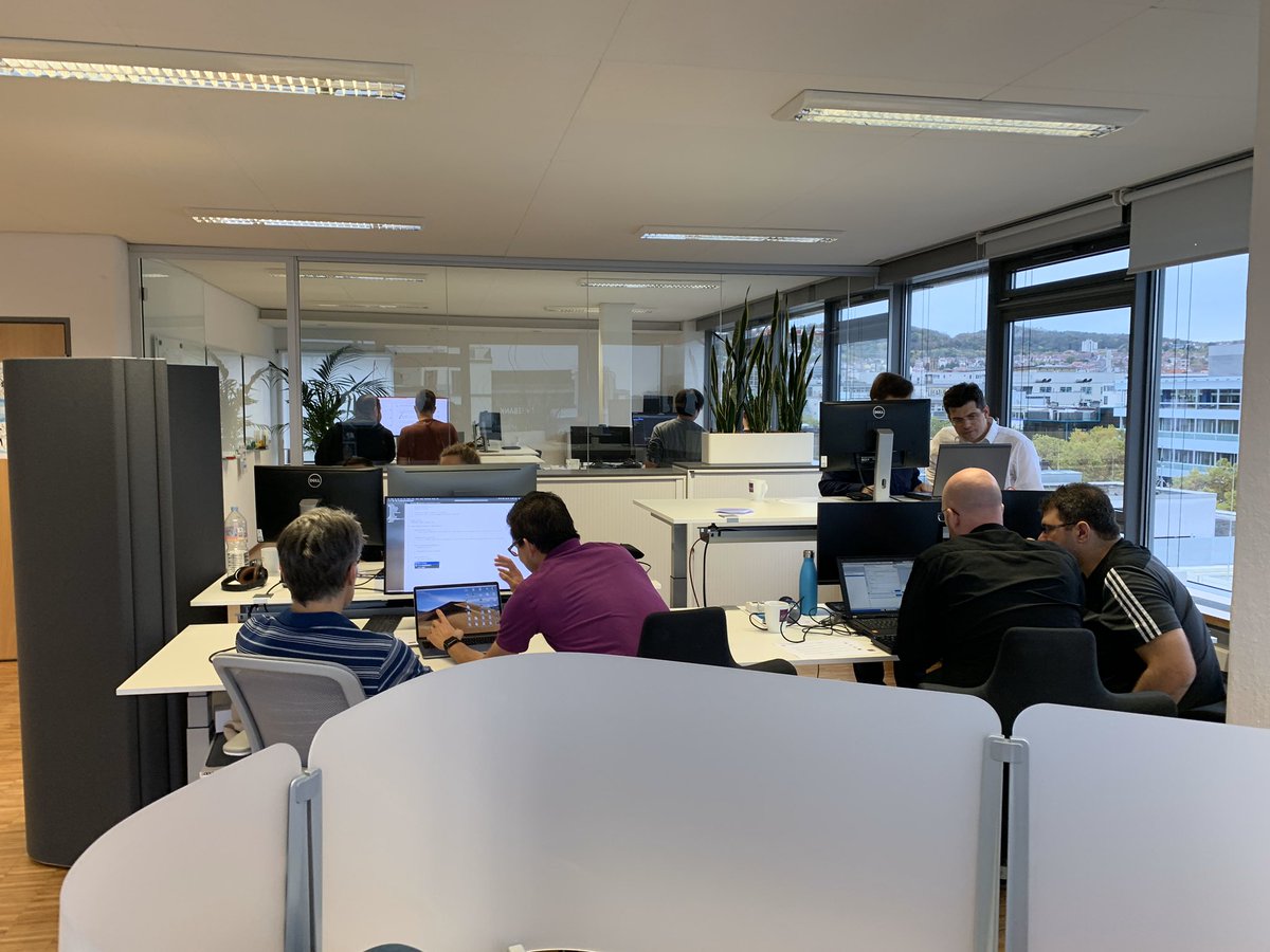 DeEliteSoftware's tweet photo. @softwerkskammer @jug_stuttgart @zuehlke_group Los geht‘s! Conway‘s GAME of LIFE. Passionated Engineers beim #coderetreat https://t.co/kLcVWL0sSp