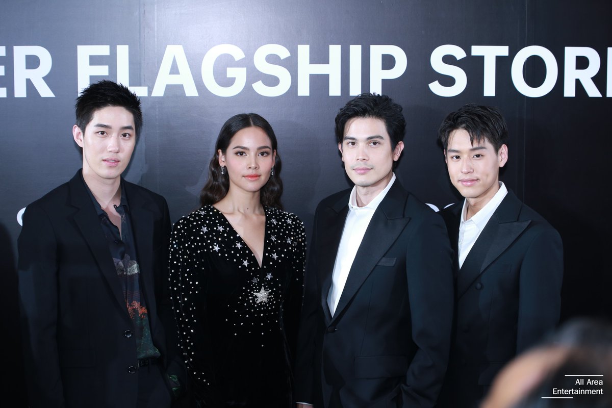 allarea_ent's tweet photo. เปิดแล้ว!! OPPO Super Flagship Store แห่งแรกในไทย! ณ ศูนย์การค้าเอ็มควอเทียร์ พร้อมเหล่าซุปตาร์ “ญาญ่า” “ซันนี่” “ต่อ” มาร่วมสัมผัสกับประสบการณ์สุดพรีเมี่ยม
อ่านต่อ : https://t.co/fpZ6LCaioA
#OPPOSuperFlagshipStore
#urassayas
#Thanapob_lee
#sunny_suwanmethanont
#บิวกิ้น https://t.co/hbmnILTNRp
