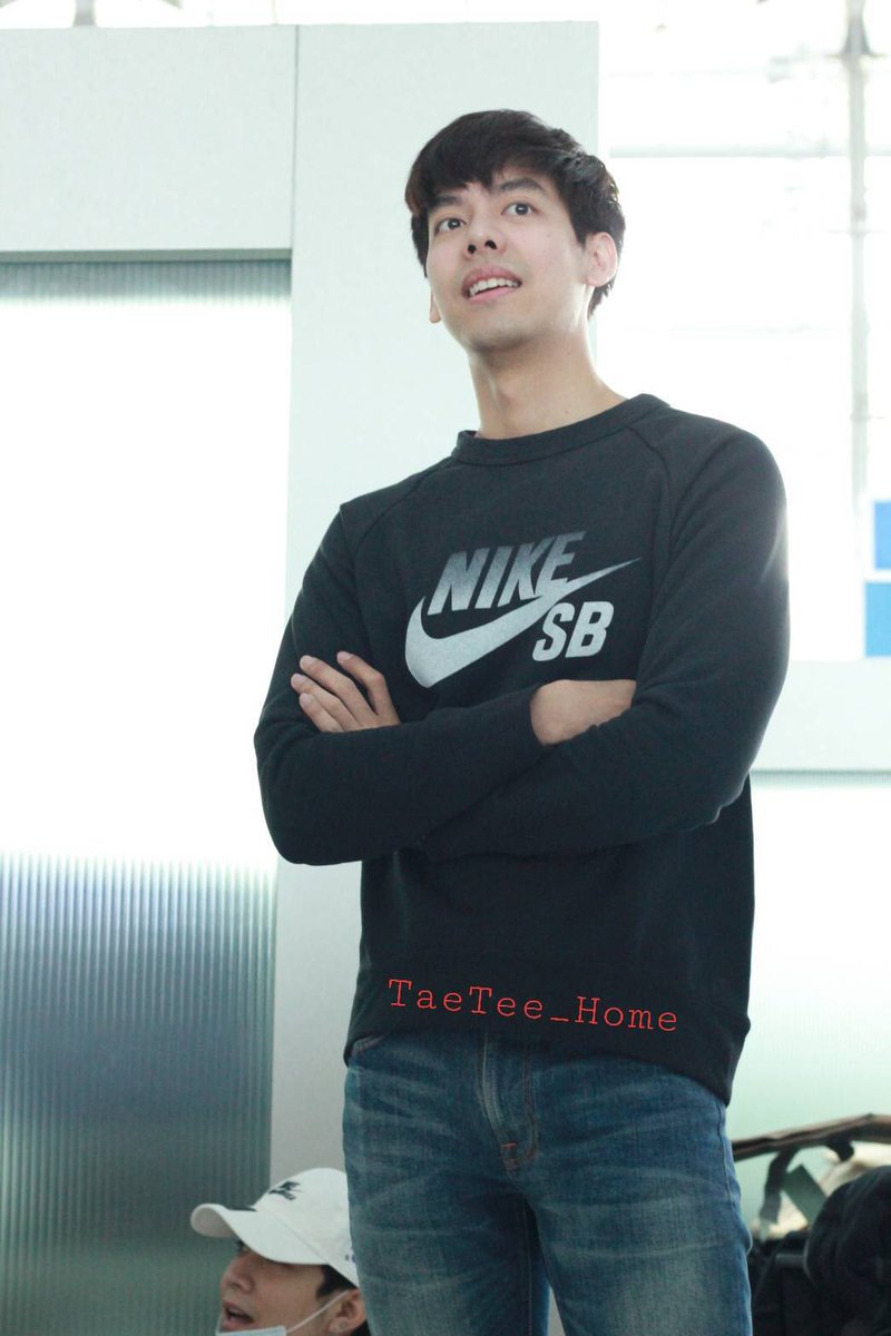 TaeTee_Home's tweet photo. #SBFIVEliveinManila
#taedarvid  #เต้ติสชีวิตโลเทค 

.....ขอกอดหน่อยได้ไหม 💙💙 ..😏

@tae_darvid https://t.co/YKEyjT32KI