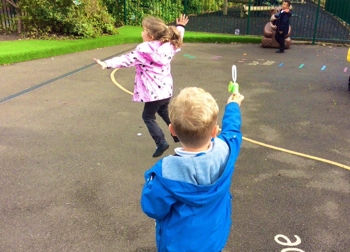 jones_smca's tweet photo. Week 7 part 2...... wriggly worms, jackanory, and blowing bubbles on a windy day! #nature #imagination #100thingstodobeforeyouare6 https://t.co/aW5sm1rtKU