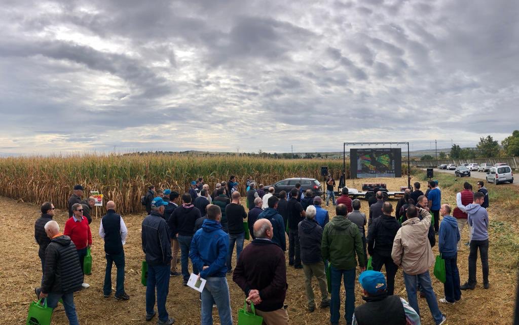 DEKALB_ES's tweet photo. Jornada agrotecnológica DEKALB presentando nuestras nuevas soluciones de maíz de cara a la nueva campaña junto con los compañeros de Climate FieldView en Almudevar (Huesca). https://t.co/6191Azcxcd