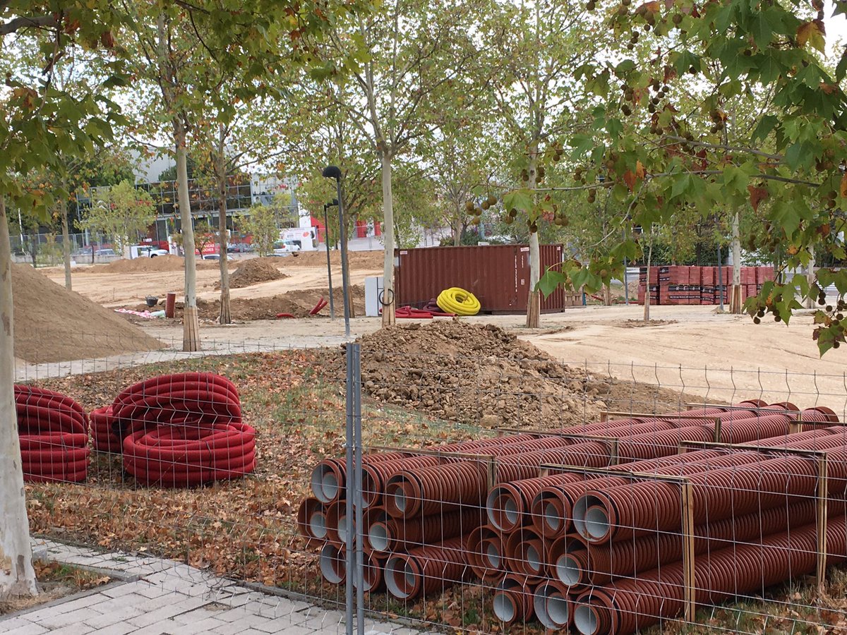 pelotas_rosas's tweet photo. Mira @javierjuarez80 ,
Las primeras flores del vergel
#flores ? #verde?
#Definiciondevergel, por favor.
En #Soloparque sólo vemos MÁS:
PLÁSTICO
HORMIGÓN
#porpelotas
#TresCantos https://t.co/mrY8AD82AC