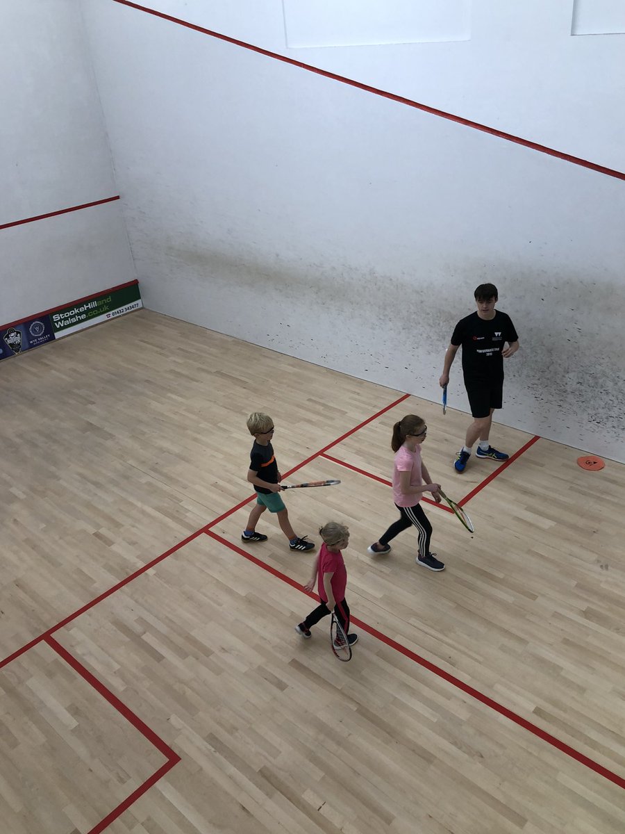 🙌🏻🙌🏻🙌🏻 Come rain or shine, Junior Squash Coaching will be taking place @HfdSquashTennis 💪 All newcomers welcome Thursday’s 5-6pm, Saturday’s 1-2pm and 2-3pm, for ages 5 and over! #OffTheWallSquash #EnglandSquash #HSTRC