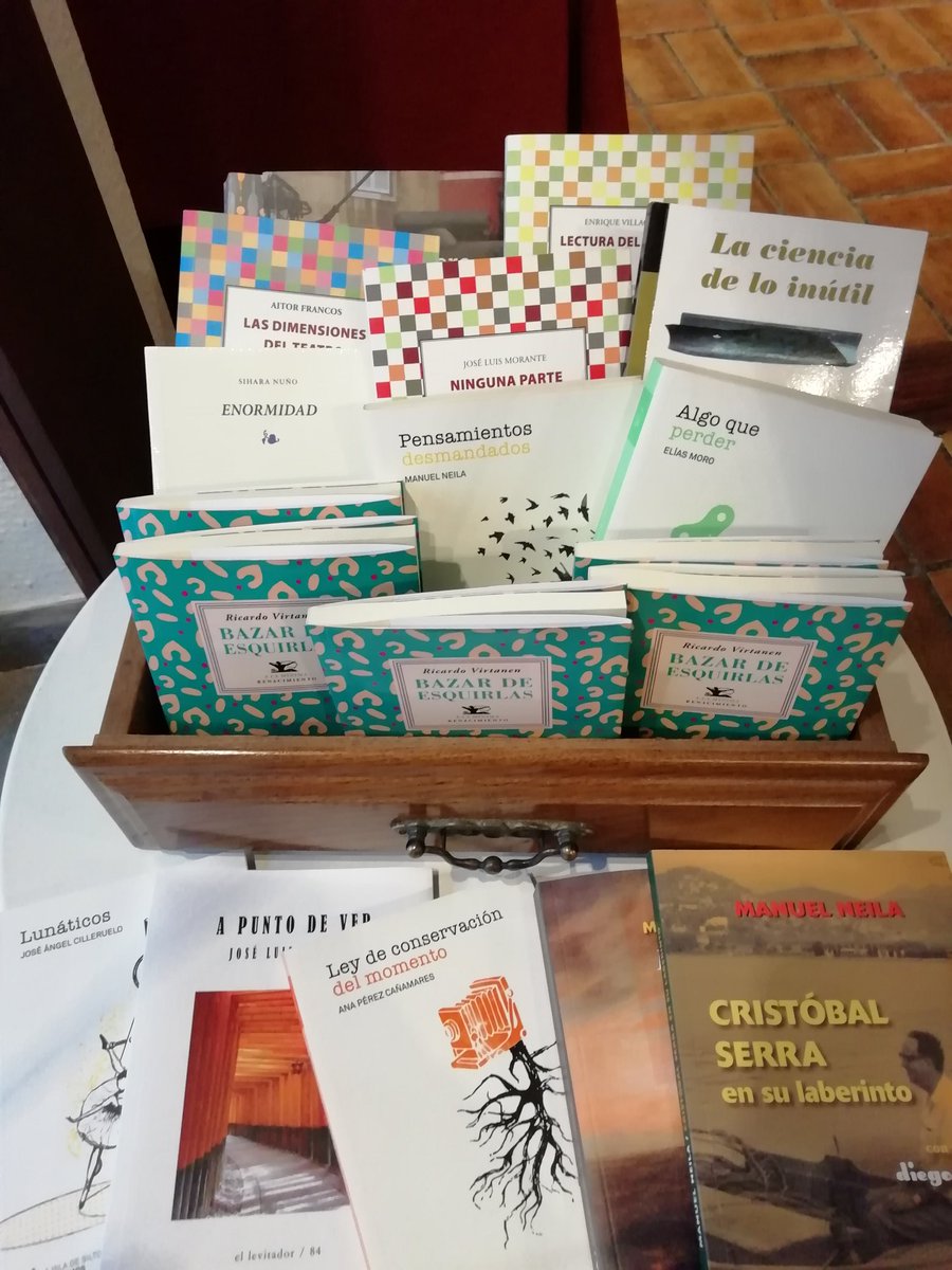 Noski_liburuden's tweet photo. Una buena forma de estar juntos es a través de los libros 📚.
Aquí una pequeña muestra de amistad, aforismo y poesía.
@siltola #polibea @renacimientoed #aforismo #poesia #haiku https://t.co/M2SyuuLdJ7