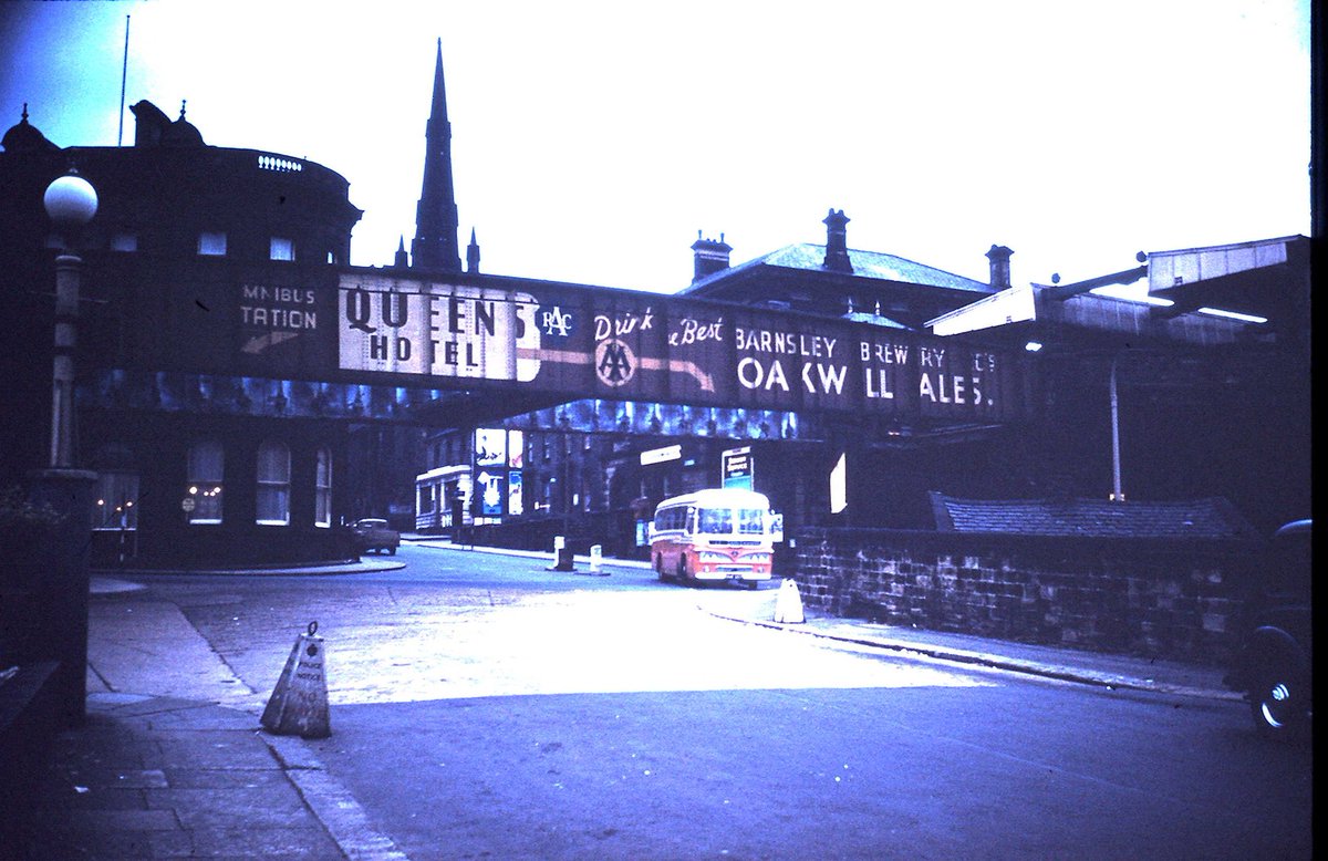 BarnsArchives's tweet photo. #BridgeDay Who remembers the Courthouse bridge which was demolished in 1962? https://t.co/d66xWgQHIQ
