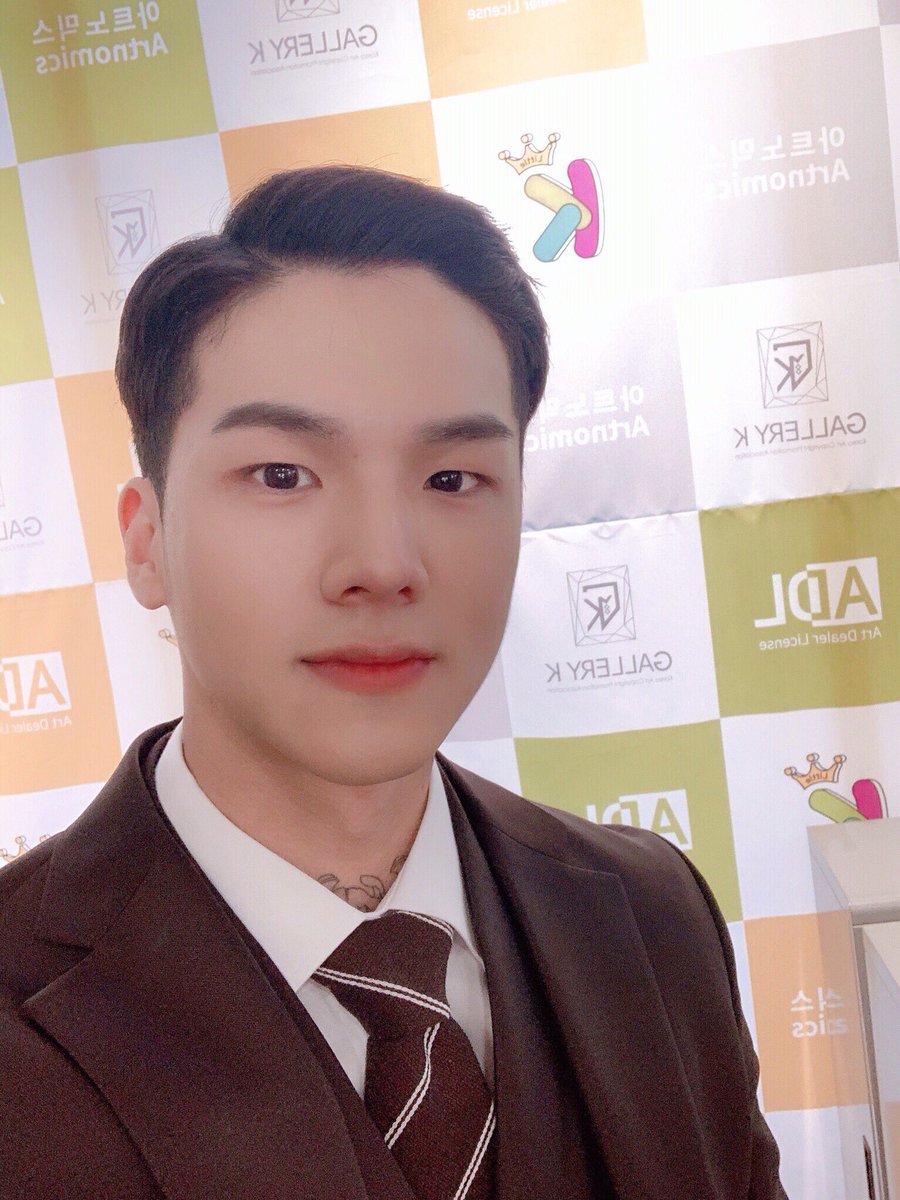 [#엔젤링] 엔젤과의 약속을 지키기 위해 헐레벌떡 달려와써요✧٩(•́⌄•́๑)و ✧ 멋째이 캡 사진 보면서 맛저하세요💜

#틴탑 #TEENTOP #엔젤링_취미는_비하인드공개