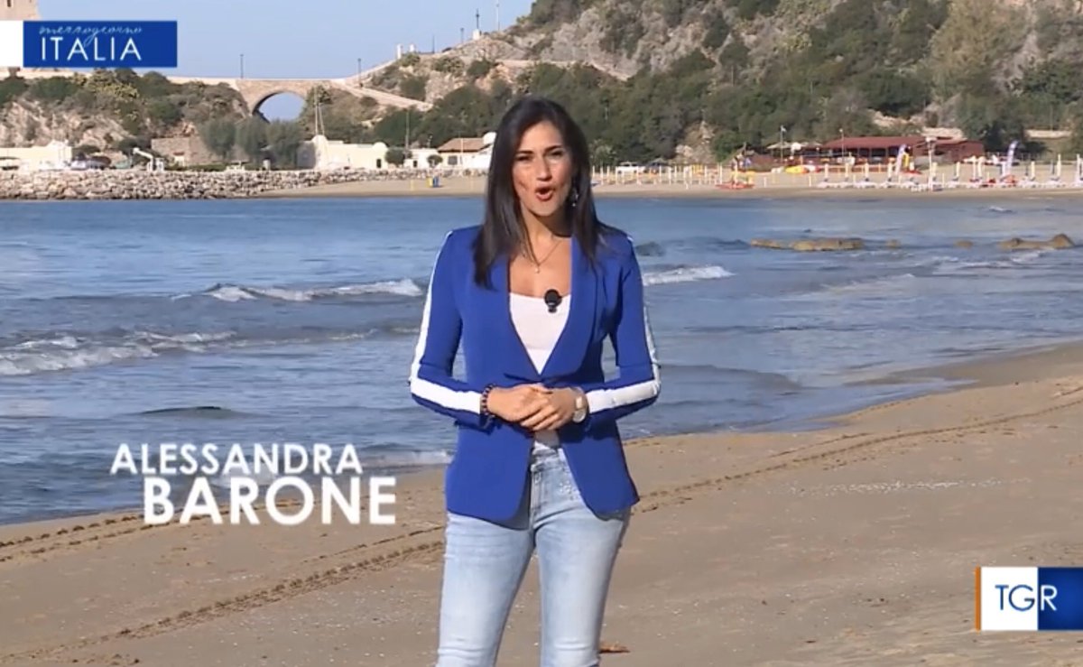 TgrMezzogiorno's tweet photo. Oggi alle 13:25 su RaiTre MEZZOGIORNO ITALIA 
🎬 Set: la splendida #Sperlonga
🎤 conduce Alessandra Barone
🍀 il #Sud che guarda avanti
#IoSeguoTgr https://t.co/FTOGaBJN06