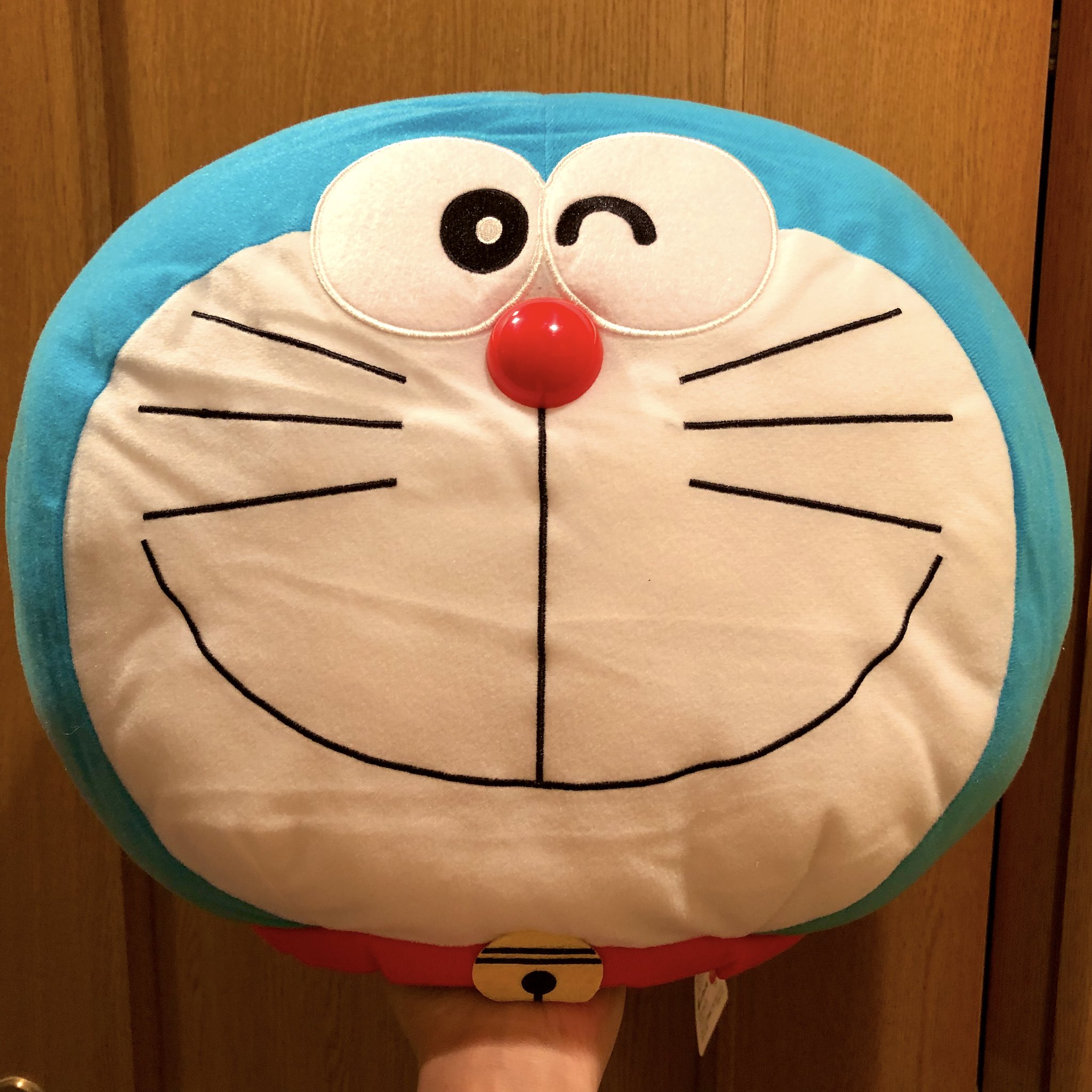 トモえもん Sf 今日のドラえもん放送のアルマジロンのドラえもんのような顔だけのぬいぐるみをクローゼットから出したよ これ結構デカイのよ ほぼ生首ですwww Doraemon ドラえもん T Co Jv5d4ibvet Twitter