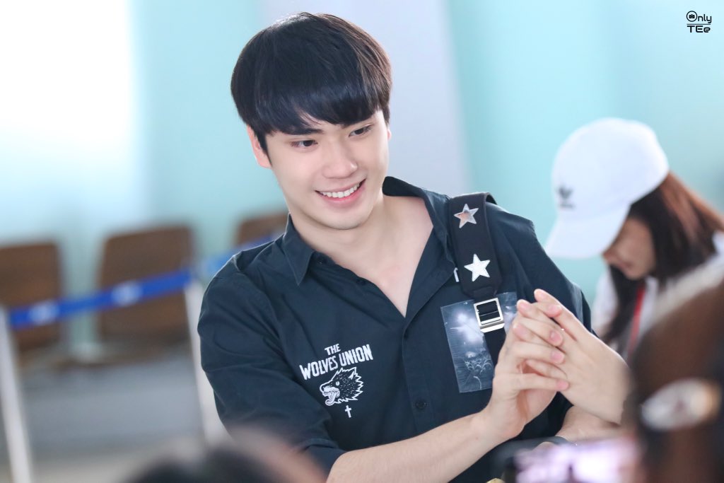 Only__TEe's tweet photo. [19.10.19] ...TEeTEe...
🛫 Bangkok - 🛬 Manila @ Suvarnabhumi Airport

' เทวดาตัวน้อย กำลังบินไปหาแฟนคลับแล้วค้าบบ ' 👼🏻

#อะไรอะไรก็ตี๋ #TEeThanapon 
#SBFIVELIVEINMANILA https://t.co/yKTkR2Q7Wh