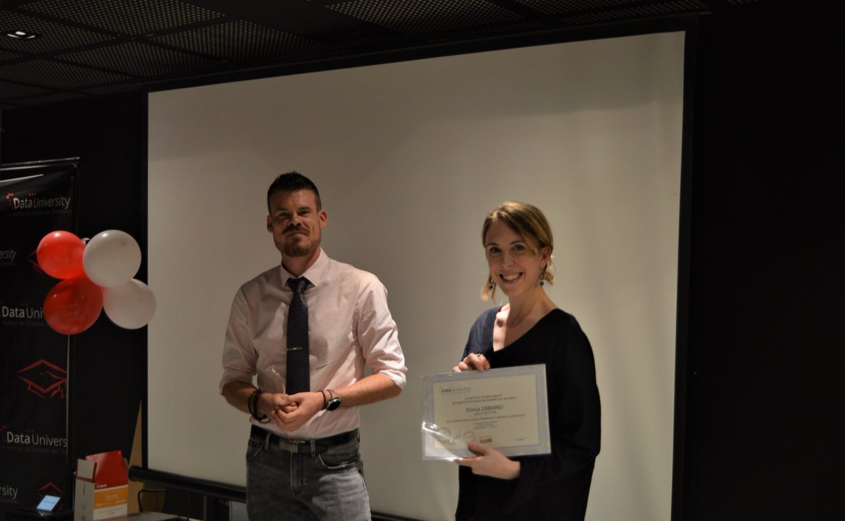 DataUniversity_'s tweet photo. L’équipe de l’école félicite encore une fois les étudiants #DataAnalyst et #DataScientist de la promo Mai 2019 qui ont reçu leurs #diplômes. Toutes nos félicitations aux professeur(e)s pour le travail accompli. 
Nous vous souhaitons beaucoup de succès dans vos projets d’avenir ! https://t.co/8FZ20Wgyxf