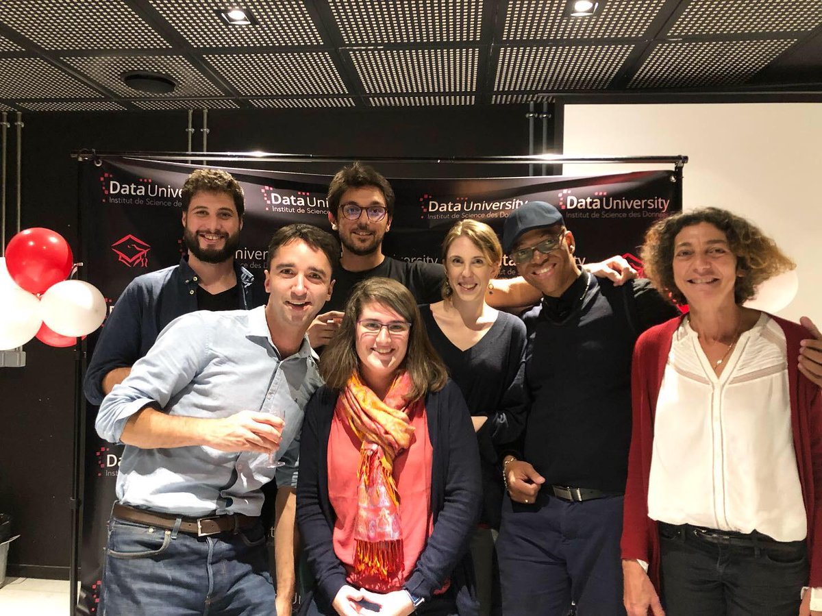 DataUniversity_'s tweet photo. L’équipe de l’école félicite encore une fois les étudiants #DataAnalyst et #DataScientist de la promo Mai 2019 qui ont reçu leurs #diplômes. Toutes nos félicitations aux professeur(e)s pour le travail accompli. 
Nous vous souhaitons beaucoup de succès dans vos projets d’avenir ! https://t.co/8FZ20Wgyxf